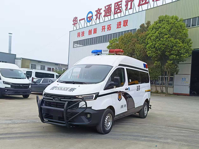 囚車